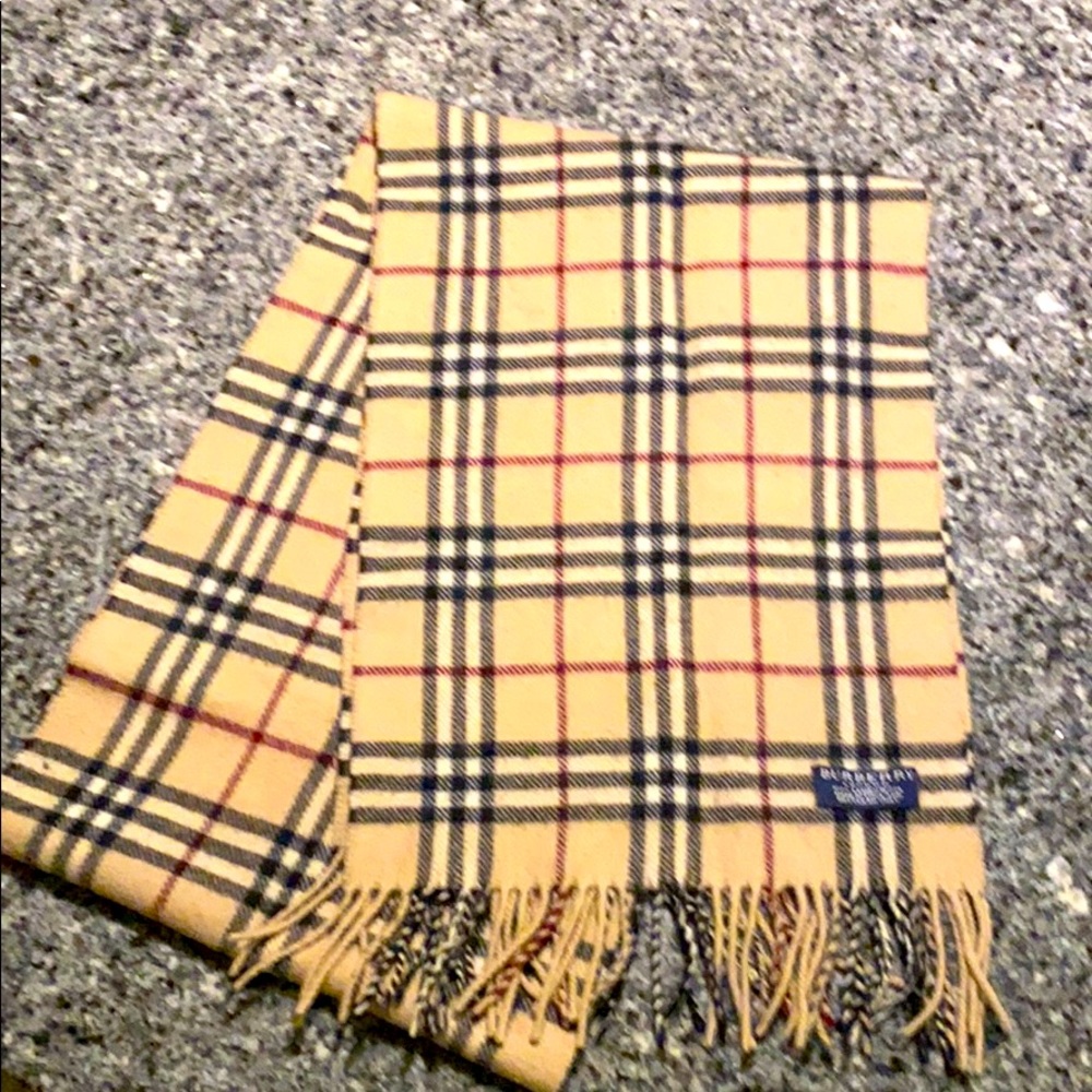 BURBERRY 100% LAMBS WOOL SCARF VINTAGE